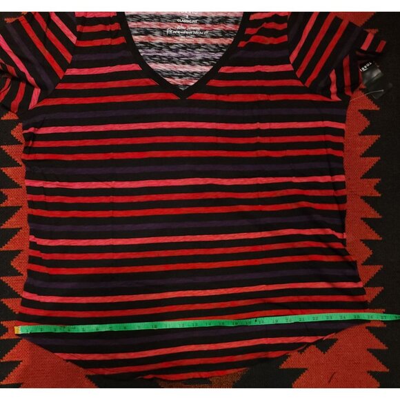 Torrid Classic Fit Red & Black Striped V-Neck Tee Size 2 - Picture 7 of 8